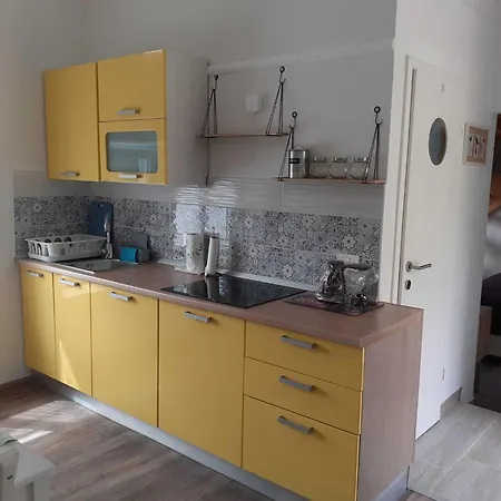 Secluded Authentic With Terrace - With Terrace Apartma *