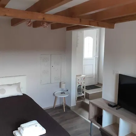 Secluded Authentic With Terrace - With Terrace *