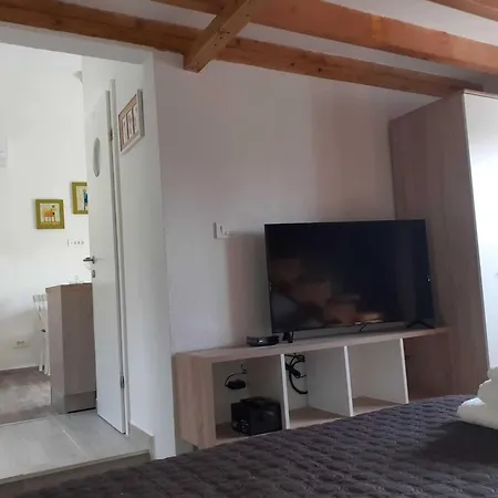 Apartma Secluded Authentic With Terrace - With Terrace