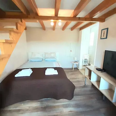 Secluded Authentic With Terrace - With Terrace Apartma