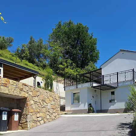 Secluded Authentic With Terrace - With Terrace Apartmán