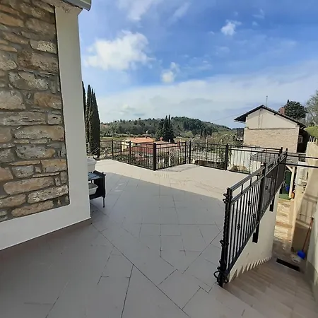 Secluded Authentic With Terrace - With Terrace Апартаменты