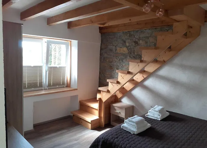 Secluded Authentic With Terrace - With Terrace Appartement