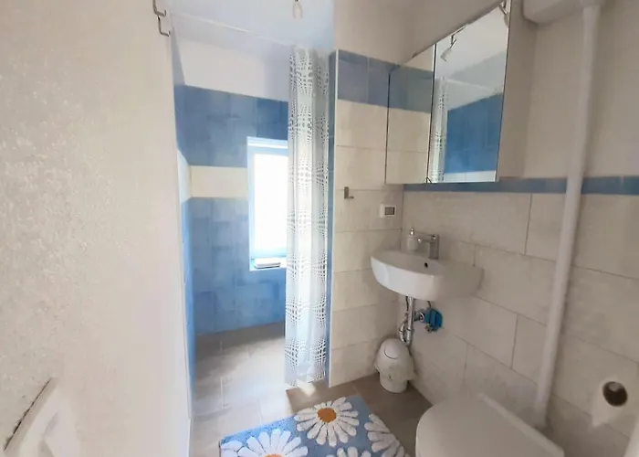 Secluded Authentic With Terrace - With Terrace Apartamento