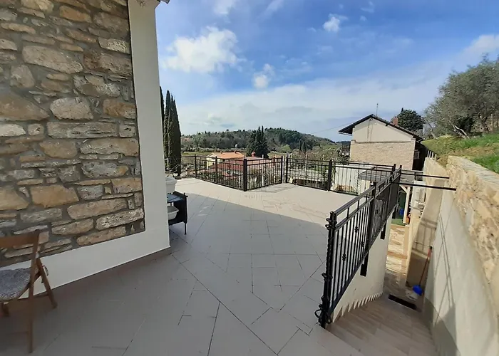 Secluded Authentic With Terrace - With Terrace Apartamento